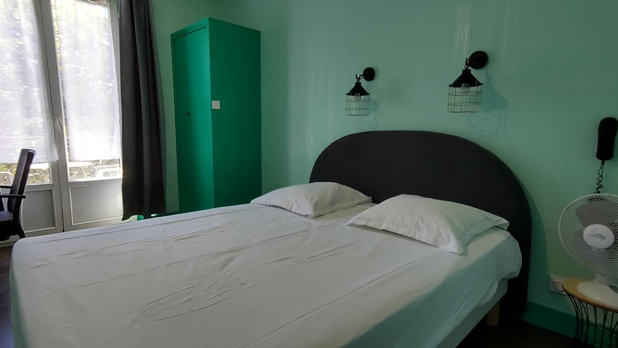 Hotel Le Colibri Екс ле Бен Екстериор снимка