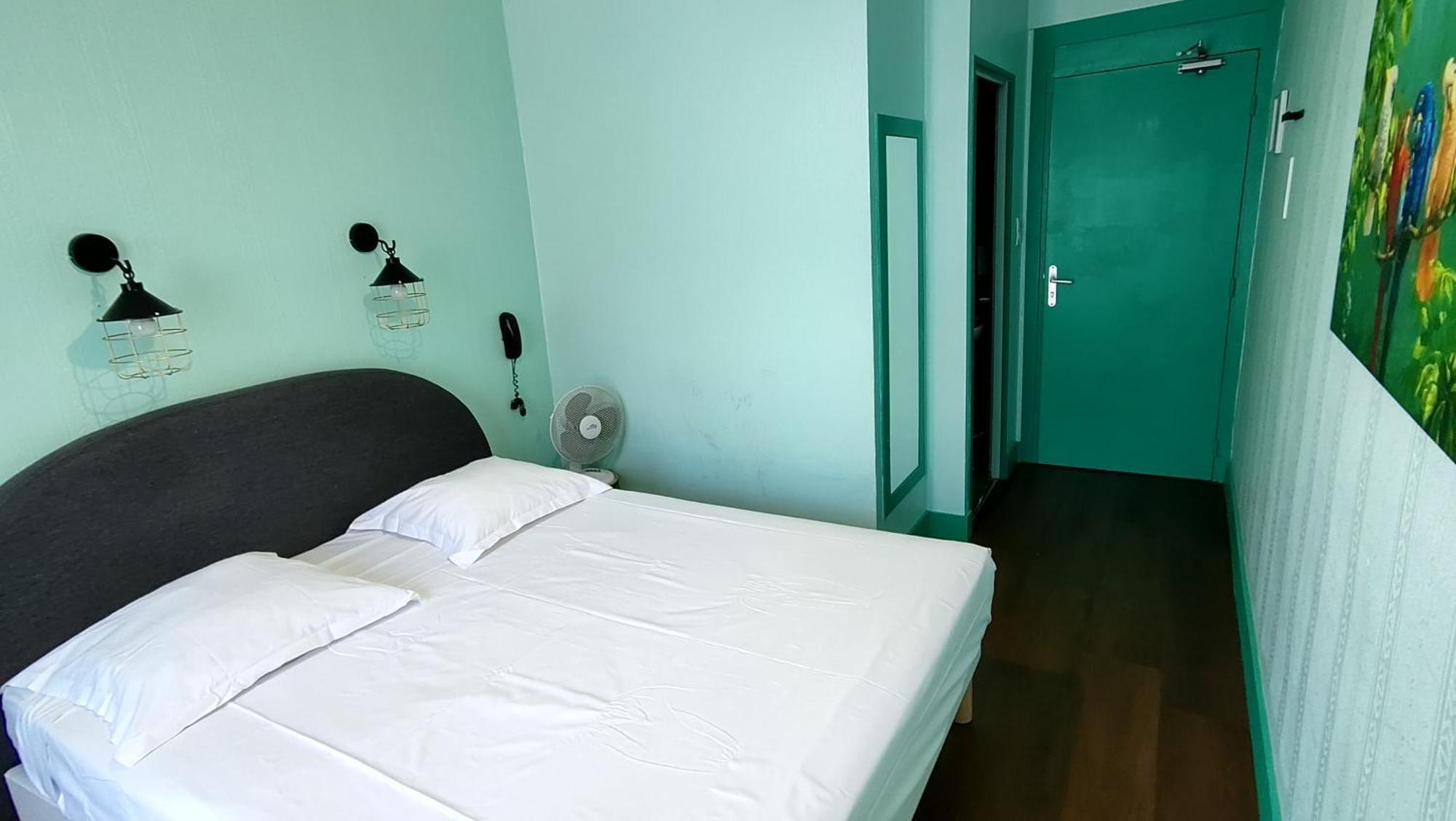 Hotel Le Colibri Екс ле Бен Екстериор снимка