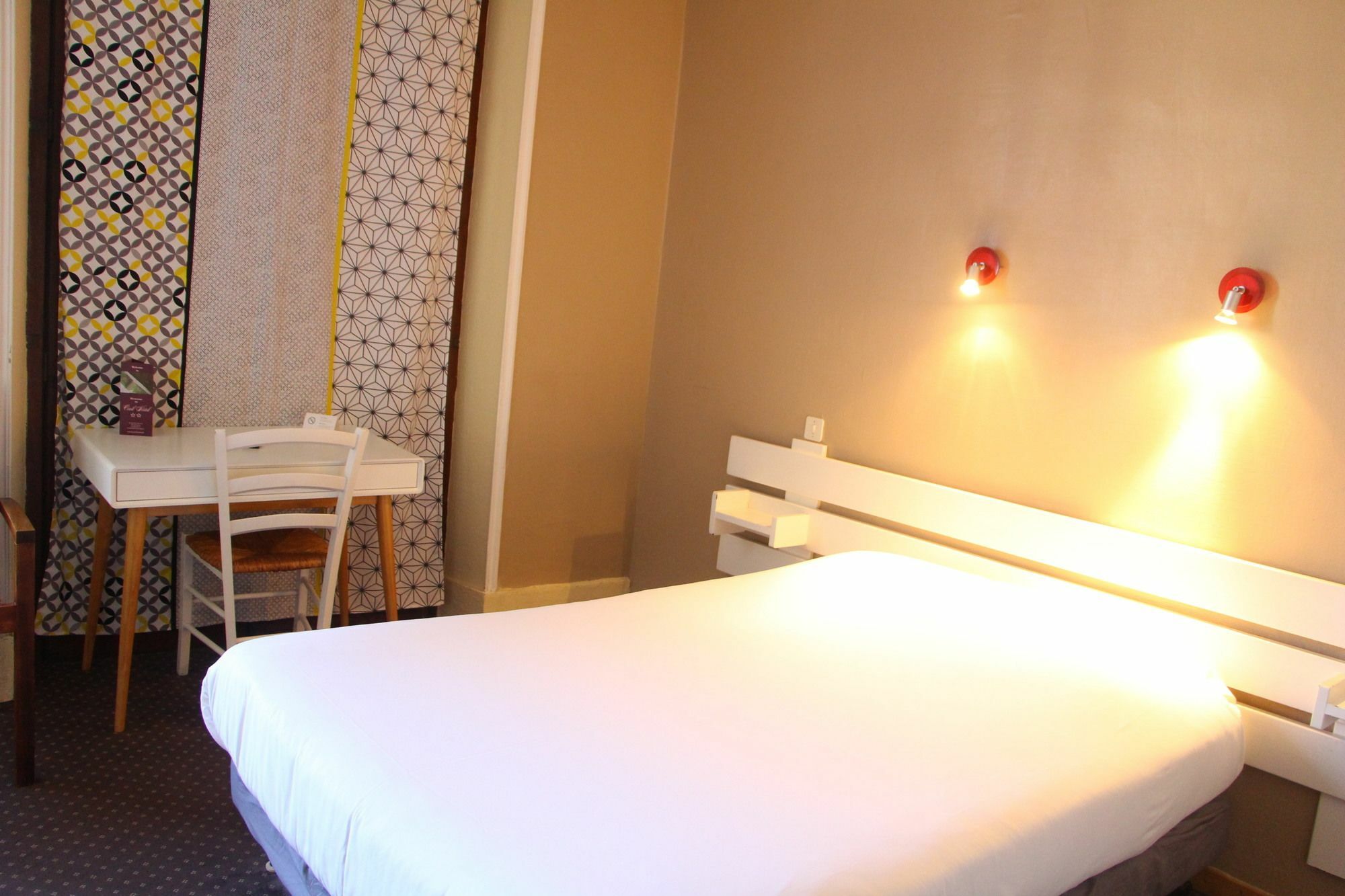 Hotel Le Colibri Екс ле Бен Екстериор снимка